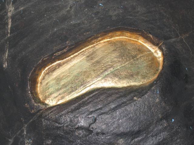 Guru%20Rinpoche\'s%20footprint.JPG